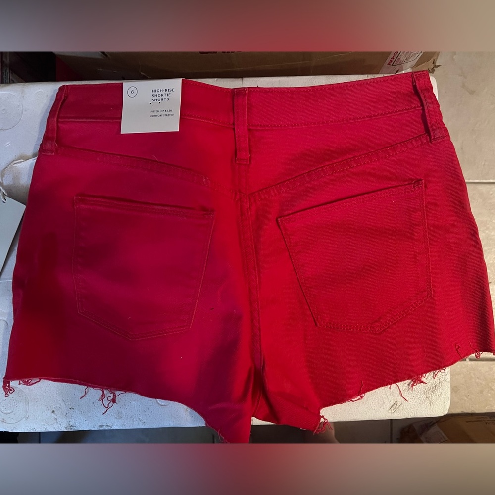 Universal Threads NWT Red Shorts Sz 6